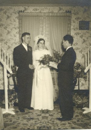 awilliefranceswedding.jpg (32475 bytes)